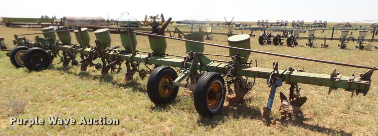 image for item DL9164 John Deere Buster planter