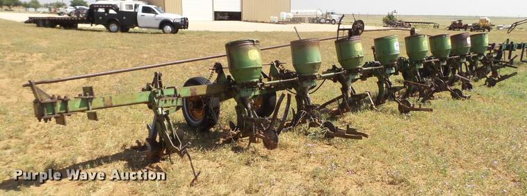 image for item DL9164 John Deere Buster planter