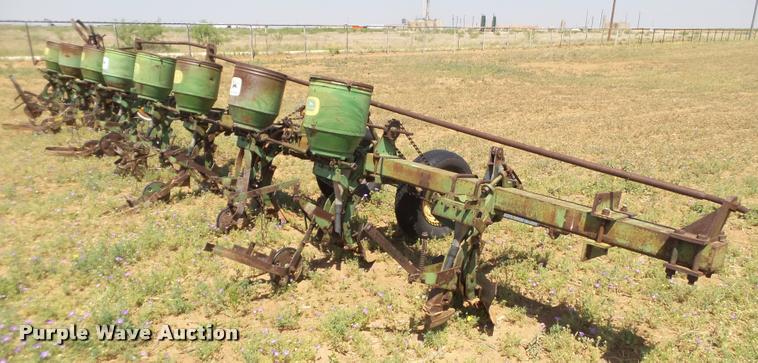 image for item DL9164 John Deere Buster planter