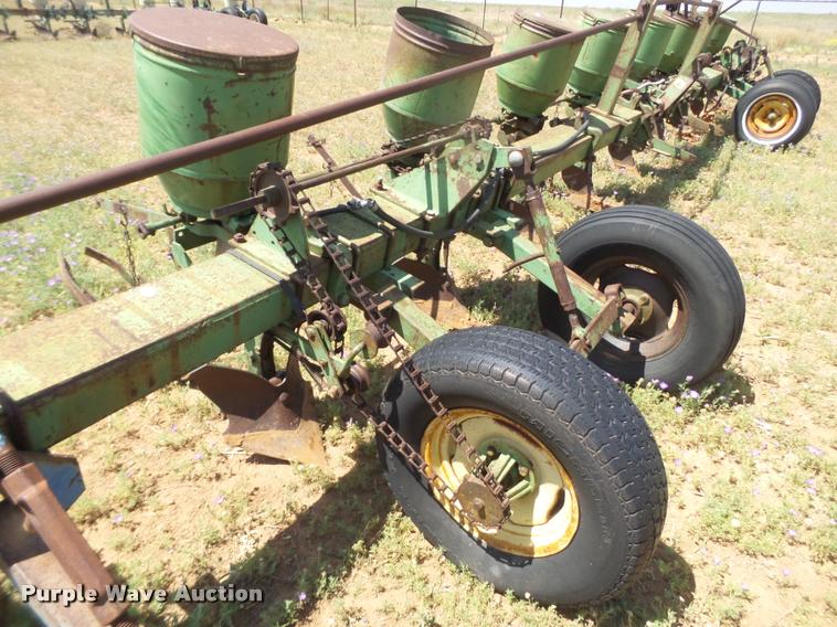 image for item DL9164 John Deere Buster planter