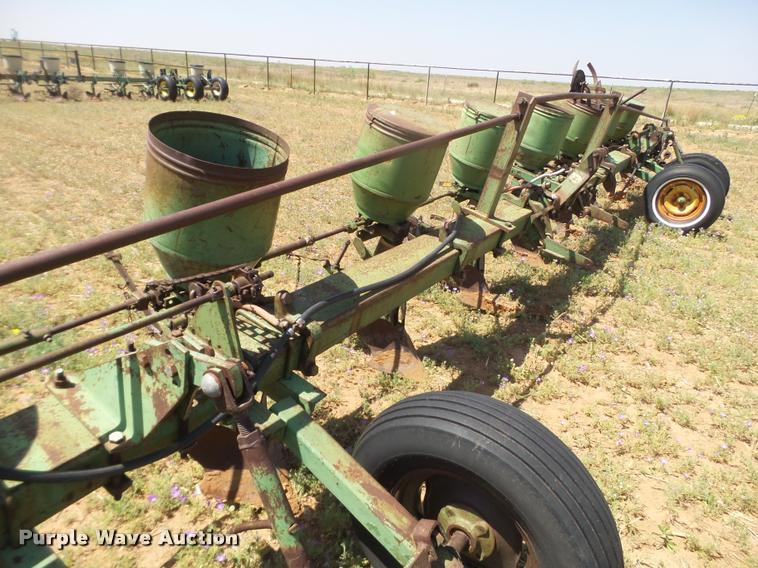 image for item DL9164 John Deere Buster planter