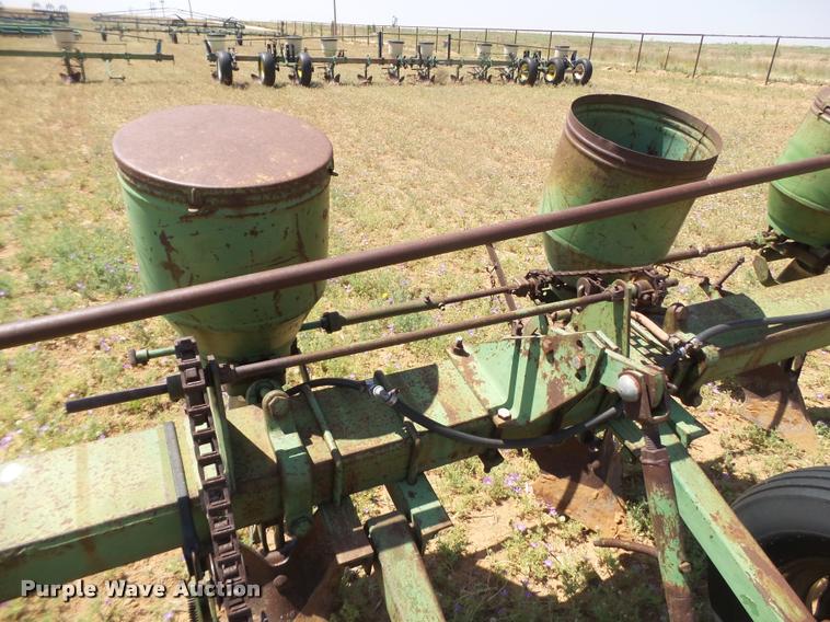 image for item DL9164 John Deere Buster planter