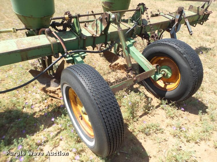 image for item DL9164 John Deere Buster planter