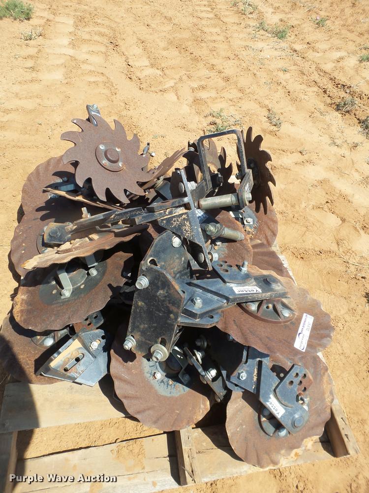 image for item DL9167 Yetter coulters and trash units