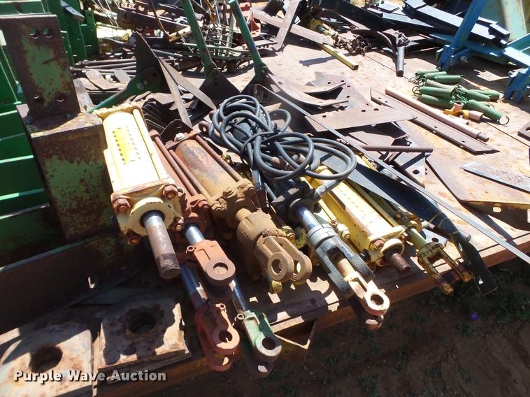 image for item DL9168 Cotton trailer