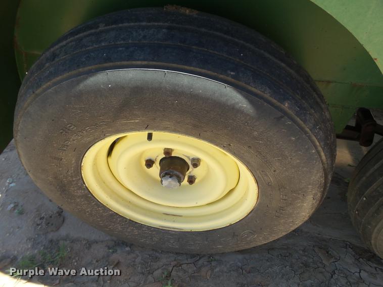 image for item DL9173 John Deere nurse tank