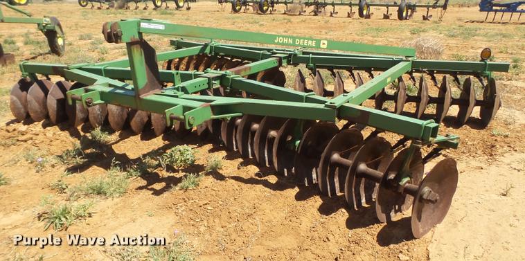 image for item DL9190 John Deere tandem disk