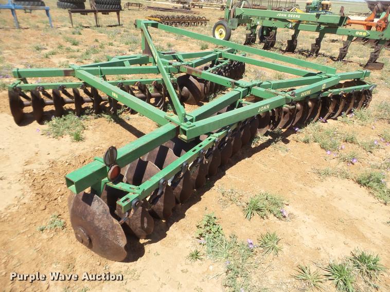 image for item DL9190 John Deere tandem disk