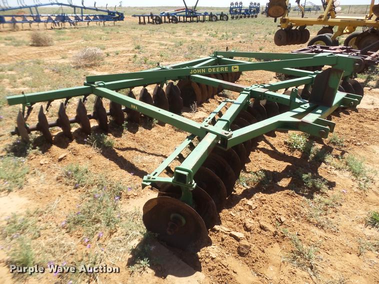 image for item DL9190 John Deere tandem disk