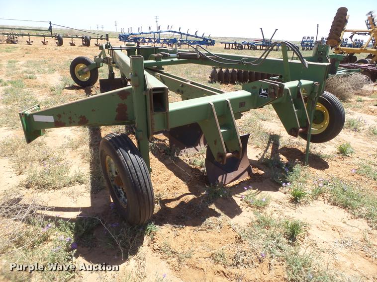 image for item DL9191 John Deere 965 switch plow