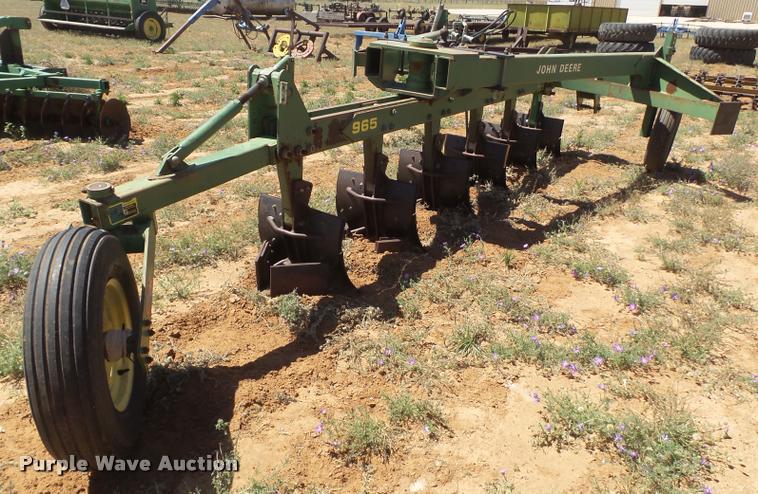 image for item DL9191 John Deere 965 switch plow