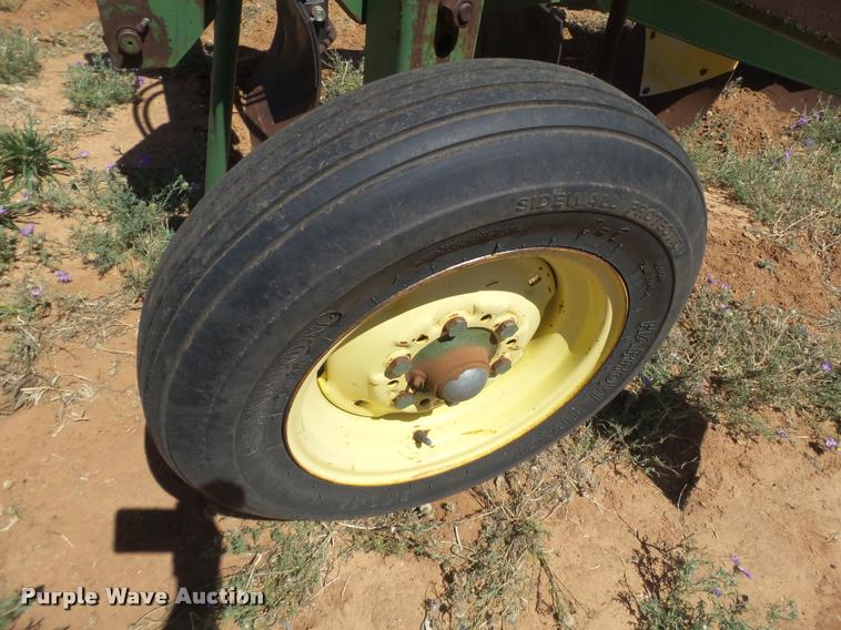 image for item DL9191 John Deere 965 switch plow