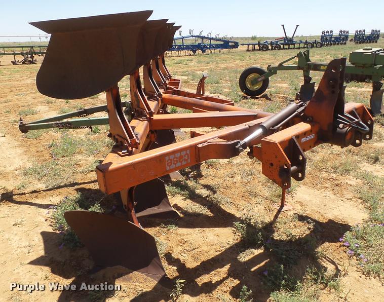 image for item DL9192 Case 600 moldboard plow