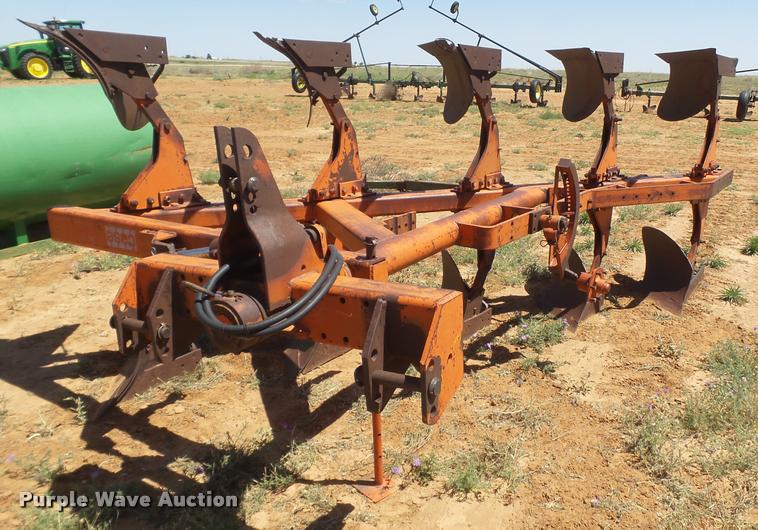 image for item DL9192 Case 600 moldboard plow