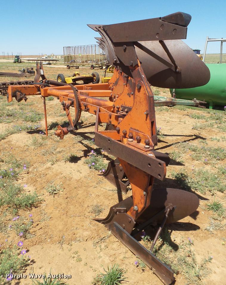 image for item DL9192 Case 600 moldboard plow