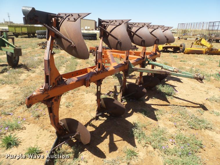 image for item DL9192 Case 600 moldboard plow