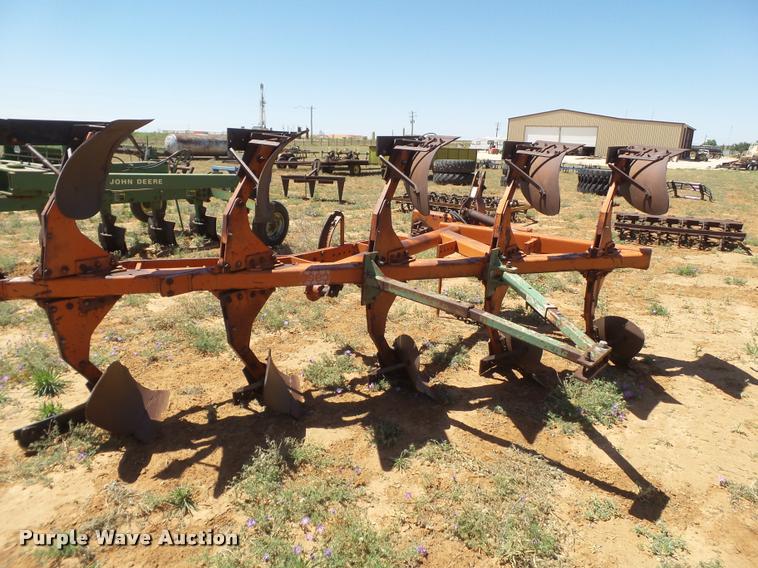 image for item DL9192 Case 600 moldboard plow