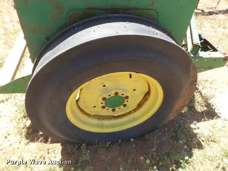 image for item DL9208 John Deere 8300 grain drill