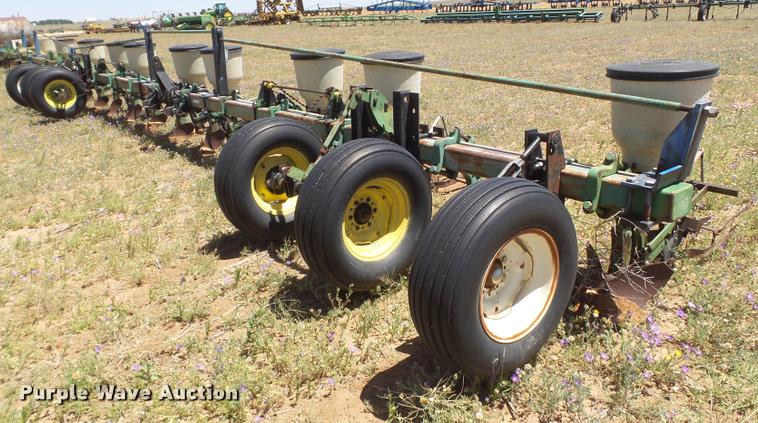 image for item DL9212 John Deere Lister planter