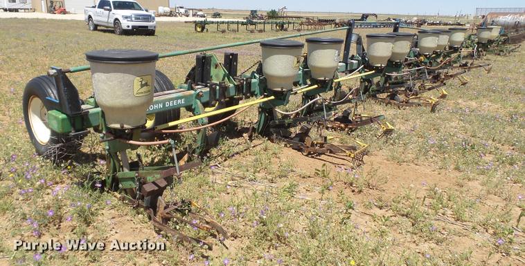 image for item DL9212 John Deere Lister planter