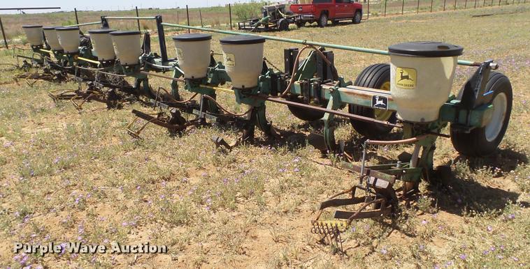 image for item DL9212 John Deere Lister planter