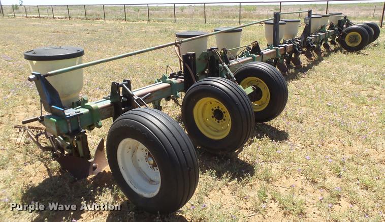 image for item DL9212 John Deere Lister planter