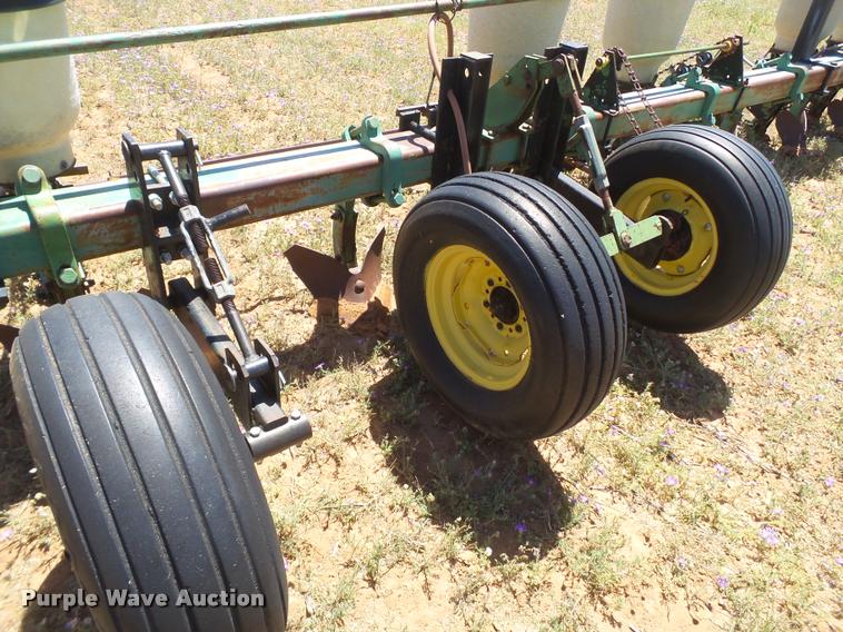 image for item DL9212 John Deere Lister planter
