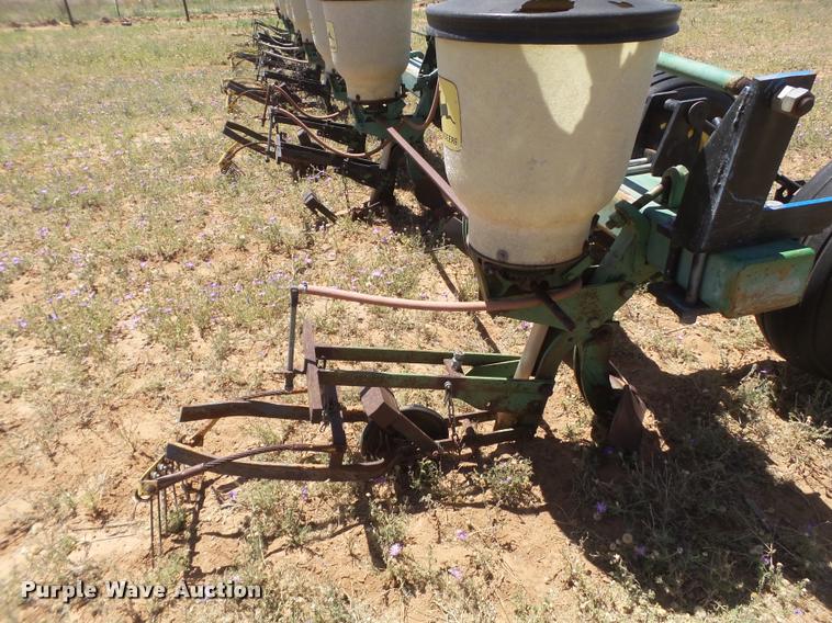 image for item DL9212 John Deere Lister planter