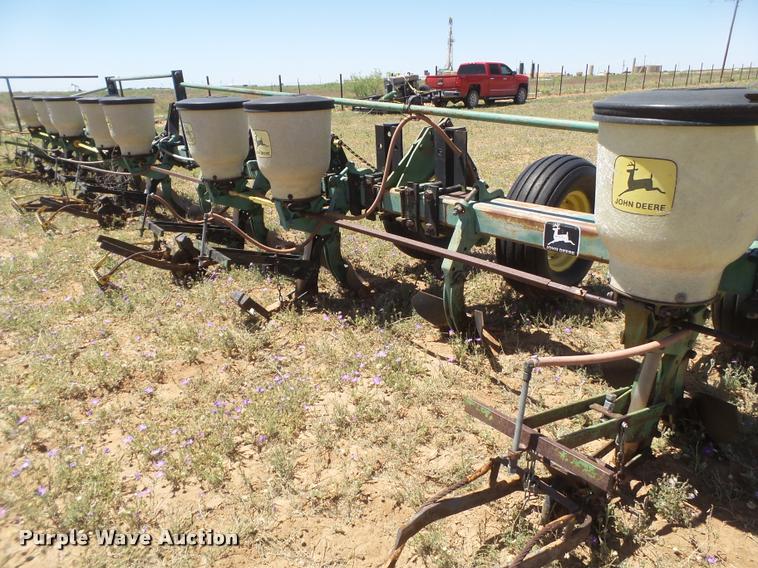 image for item DL9212 John Deere Lister planter