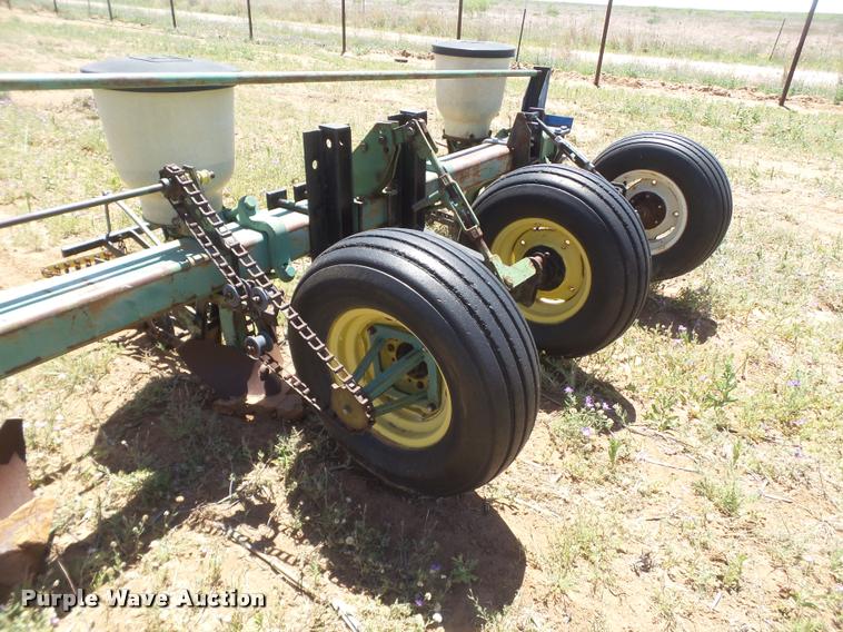 image for item DL9212 John Deere Lister planter