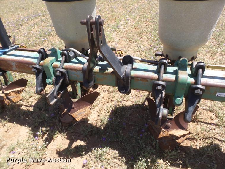 image for item DL9212 John Deere Lister planter