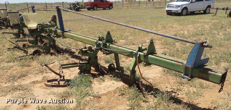 image for item DL9213 (2) John Deere Lister planters