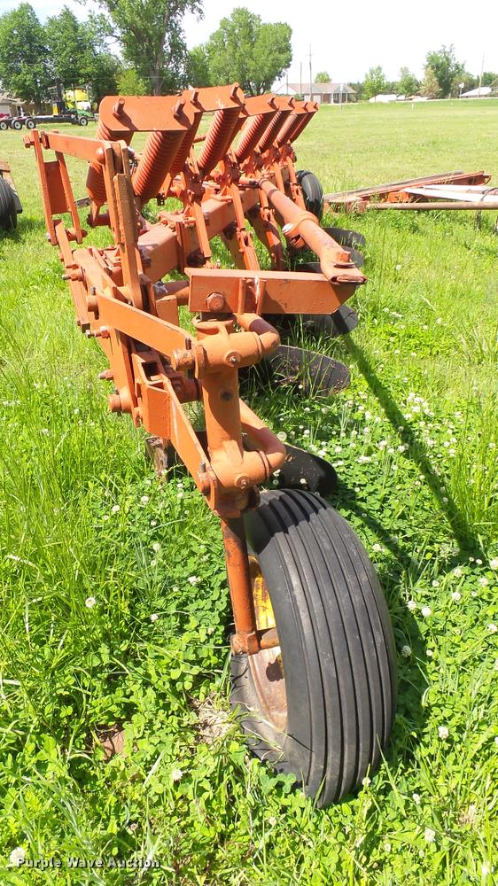 image for item DM9590 Six bottom plow