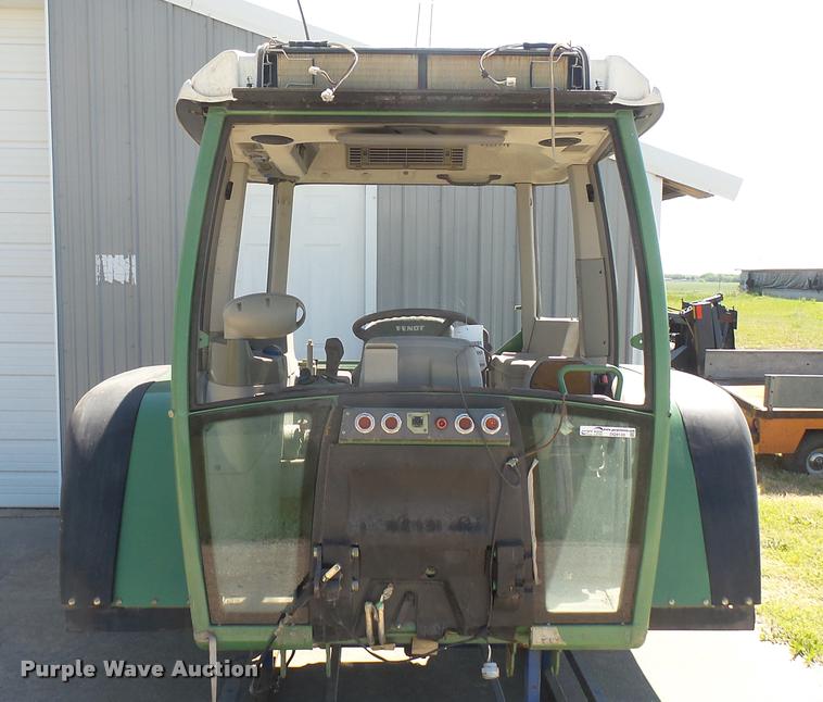 image for item DQ9133 Fendt tractor cab