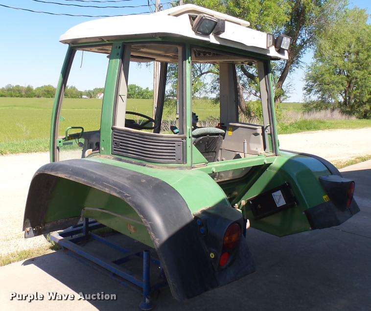 image for item DQ9133 Fendt tractor cab