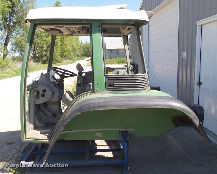 image for item DQ9133 Fendt tractor cab