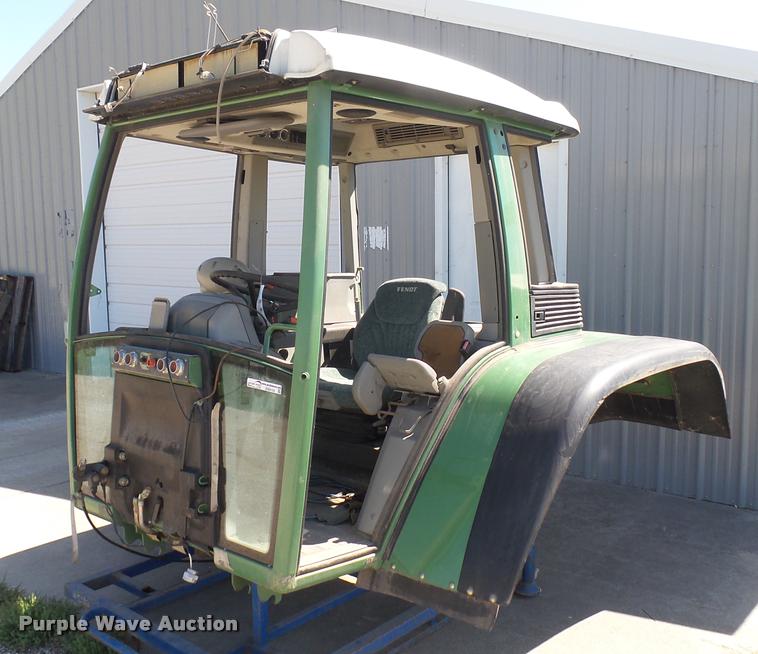 image for item DQ9133 Fendt tractor cab