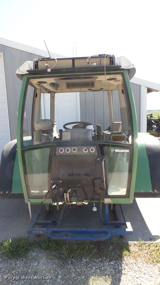 image for item DQ9133 Fendt tractor cab