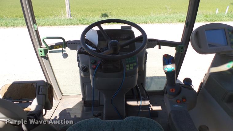 image for item DQ9133 Fendt tractor cab