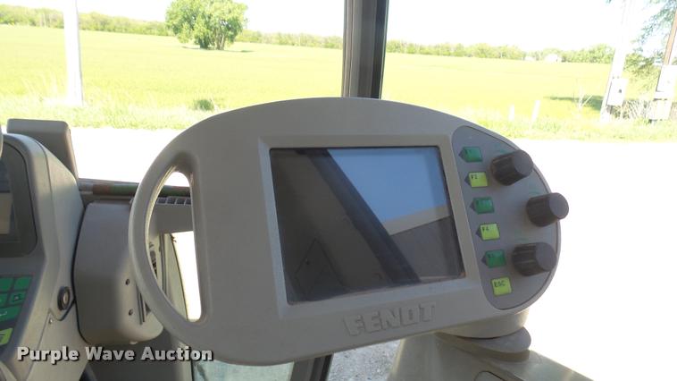 image for item DQ9133 Fendt tractor cab