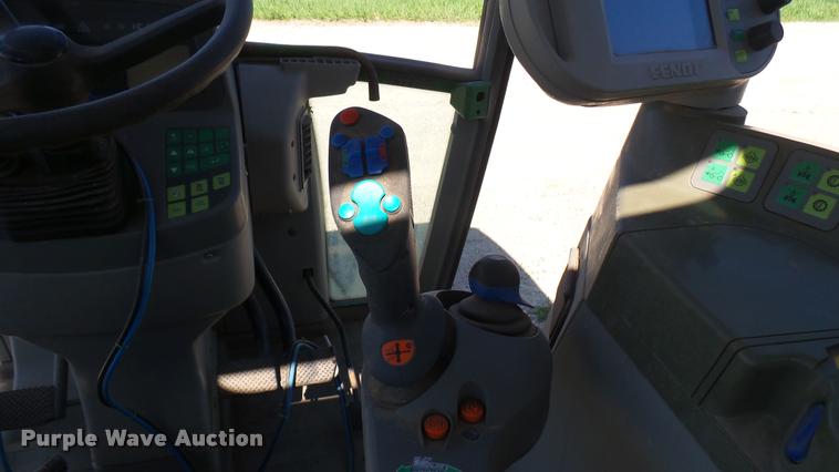 image for item DQ9133 Fendt tractor cab