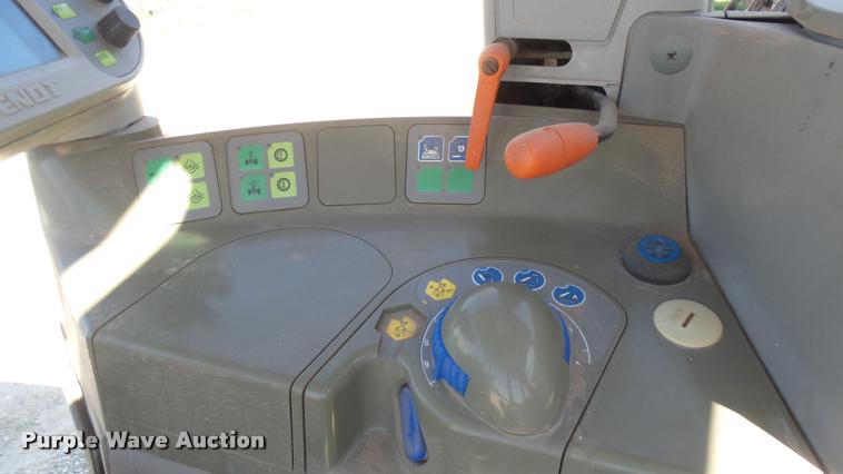 image for item DQ9133 Fendt tractor cab