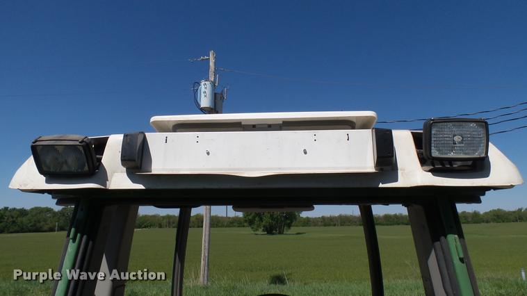 image for item DQ9133 Fendt tractor cab