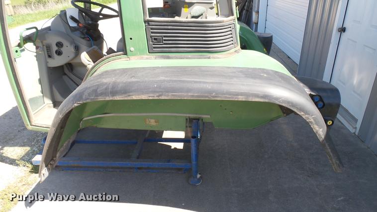 image for item DQ9133 Fendt tractor cab