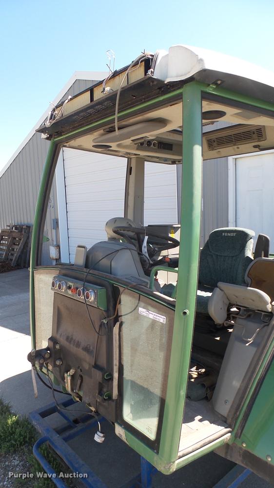 image for item DQ9133 Fendt tractor cab