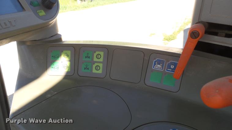 image for item DQ9133 Fendt tractor cab