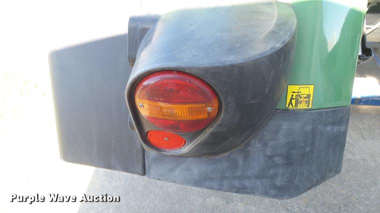 image for item DQ9133 Fendt tractor cab