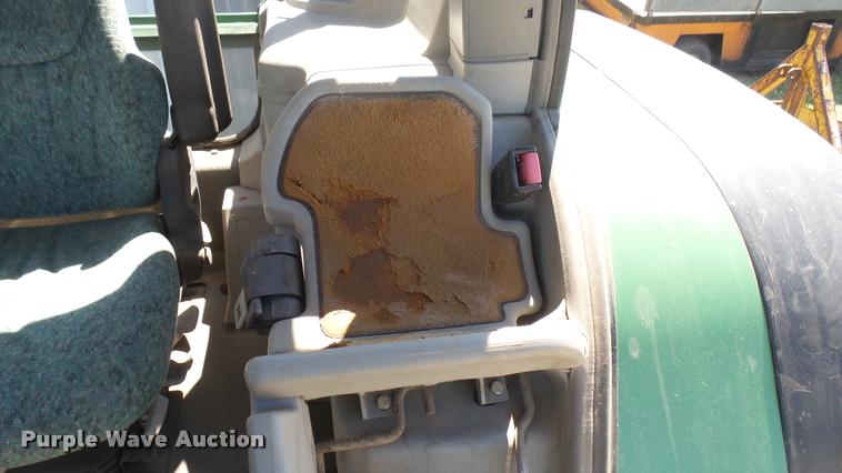 image for item DQ9133 Fendt tractor cab