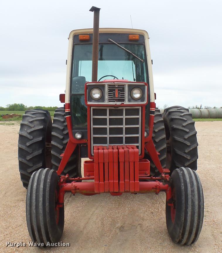 image for item DQ9195 1976 International 986 tractor