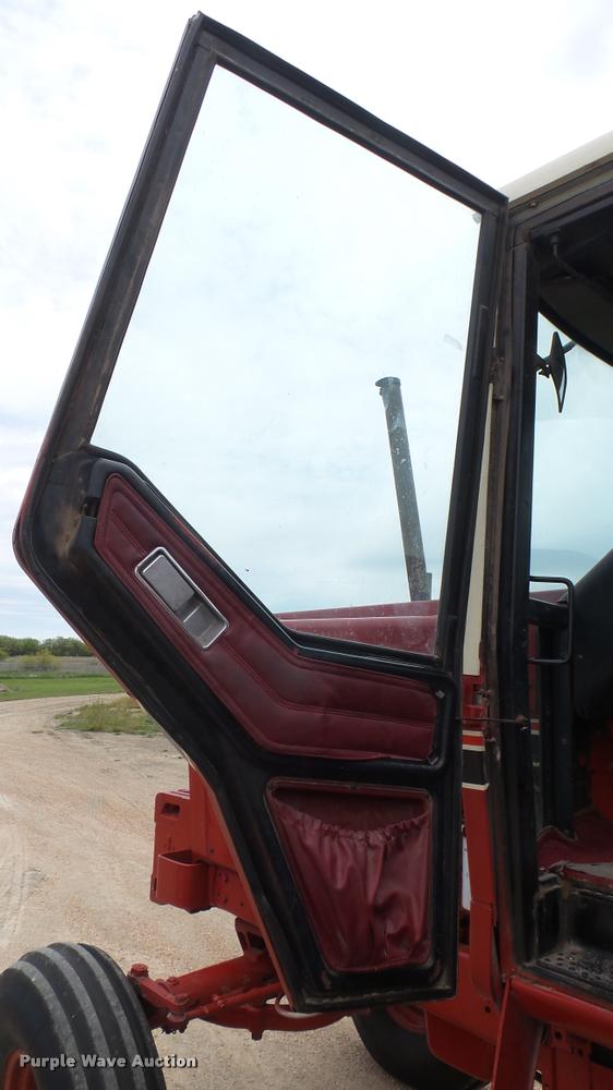 image for item DQ9195 1976 International 986 tractor